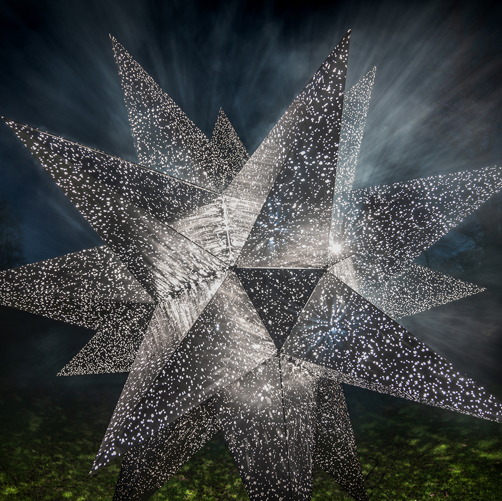 Nova - Giant Star light sculpture